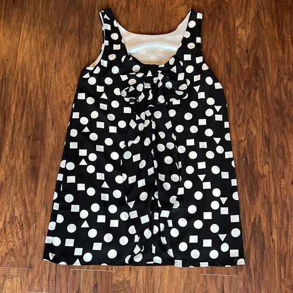 Black and White Geometric Print Dress with Bow Detail on Back - Picture 4 of 6
